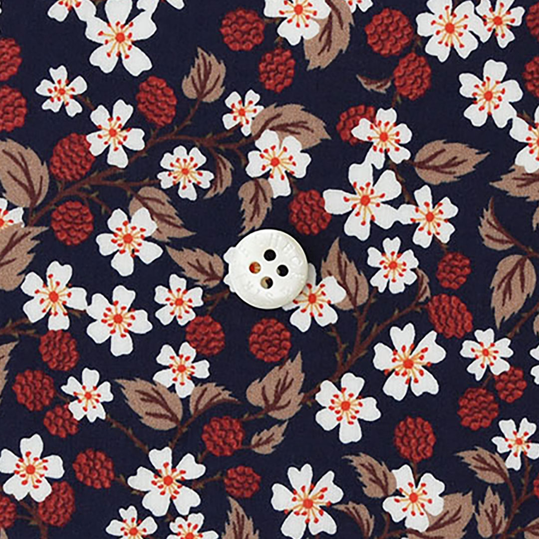 リバティプリント　Karen's Choice 22AT(ネイビー地)
