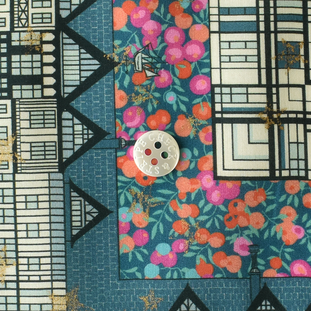 リバティプリント　Tudor Berry B(ターコイズ系)