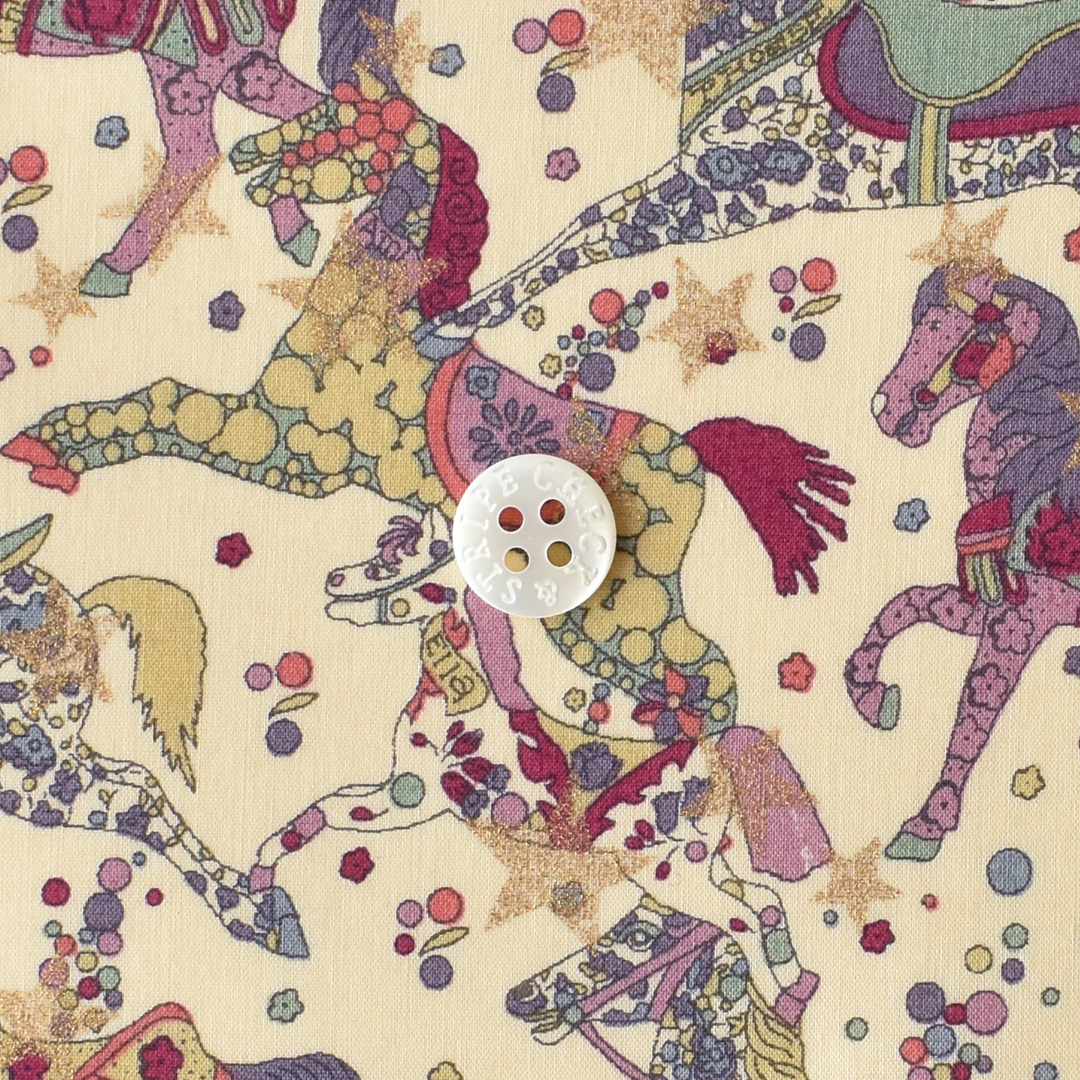 リバティプリント　Celestial Pace J25D(ベージュ×ボルドー系)