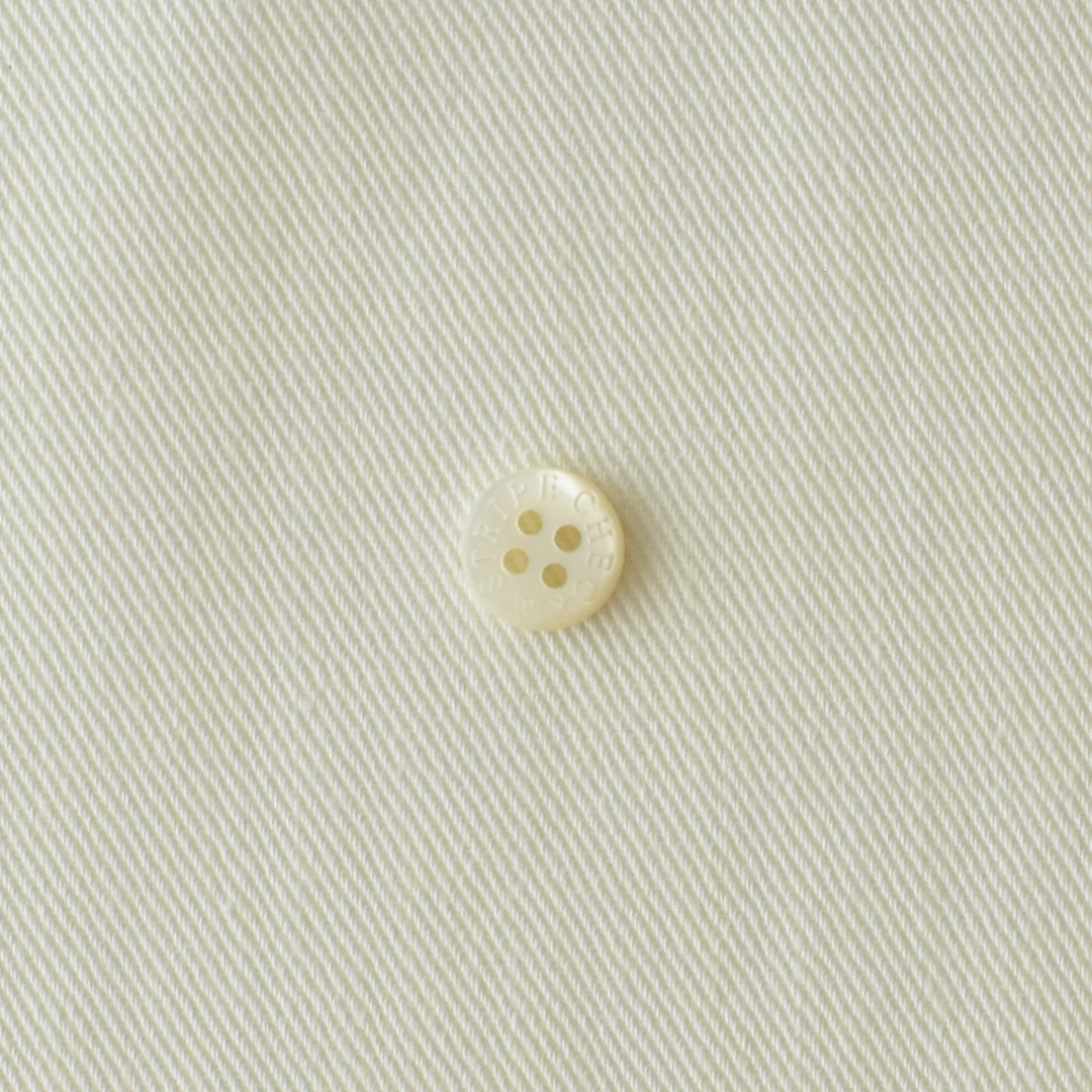 ヴィンテージライクなセルヴィッチコットンのチノクロス　ホワイト