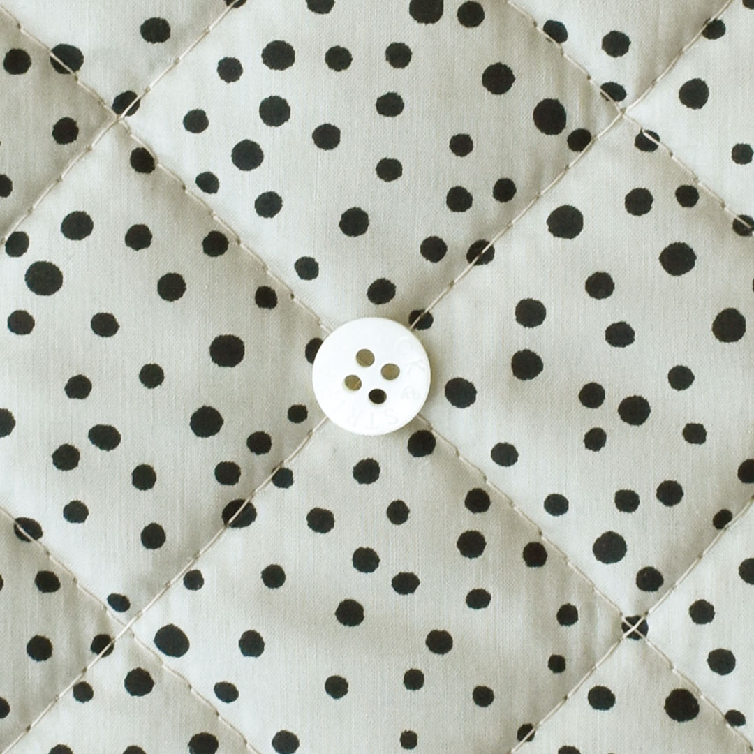 リバティプリントキルティング Fenton　◎J26B(ライトグレージュにブラック)