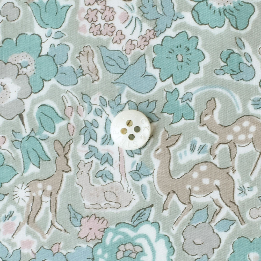 リバティプリント Woodland Betsy(レシピ付き)　◎J20A(グレージュ地にブルーグリーン・グレー系)