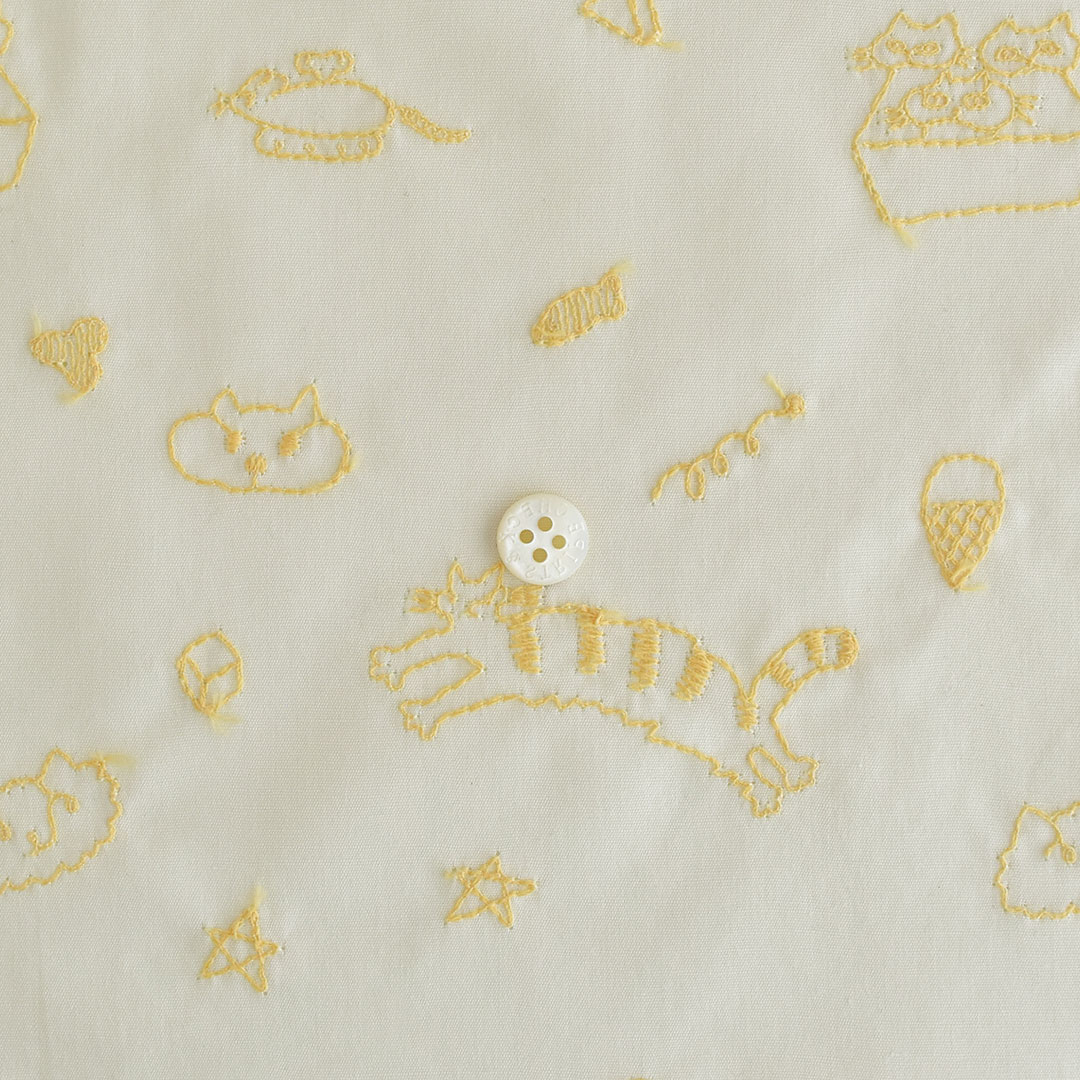 C&S海のブロードに刺しゅうの布  「CAT CAT CAT」　きなり色にスモークイエロー