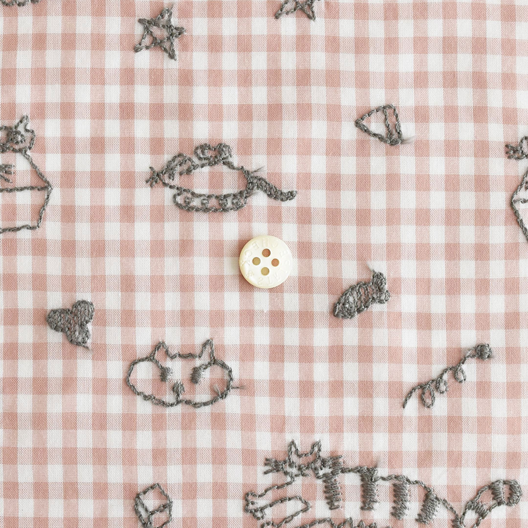 C&Sオリジナルギンガムチェックに刺しゅうの布 「CAT CAT CAT」幅なり×30cmカット　グレイッシュピンクにグレー