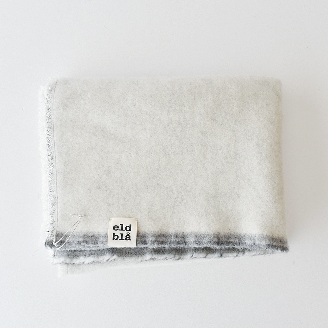 GRANNE HANTVERK eld blå ラムウールブランケット　ホワイト×グレーS