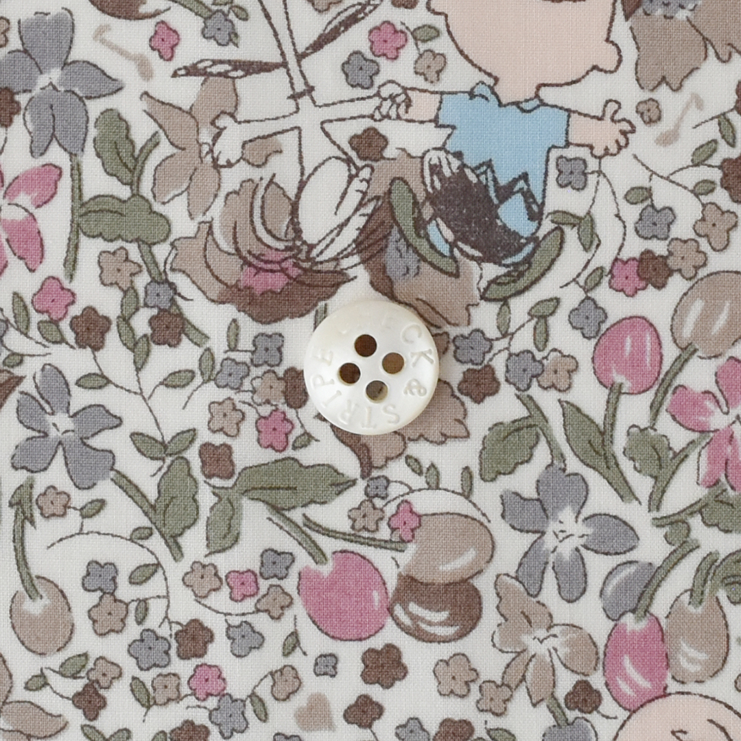 リバティプリント　Charlie Brown's Flower J25A(白にグレージュ)