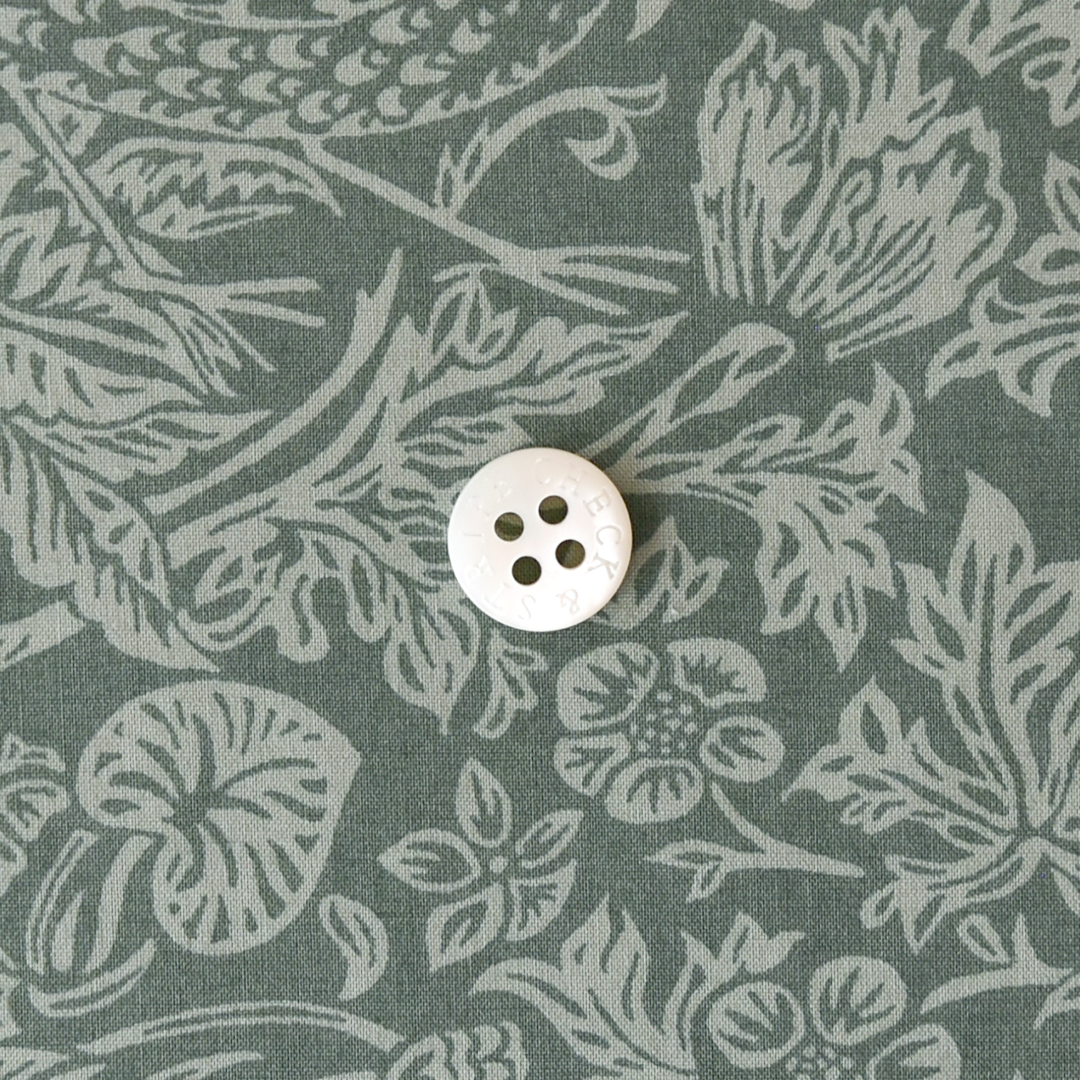 リバティプリント　Strawberry Meadow YE(スモークグリーン系)