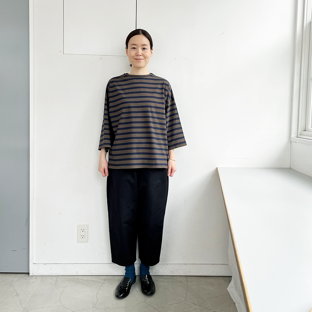 シンプルテーパードパンツ 幅広ワッシャーライトチノクロス ブラック　M