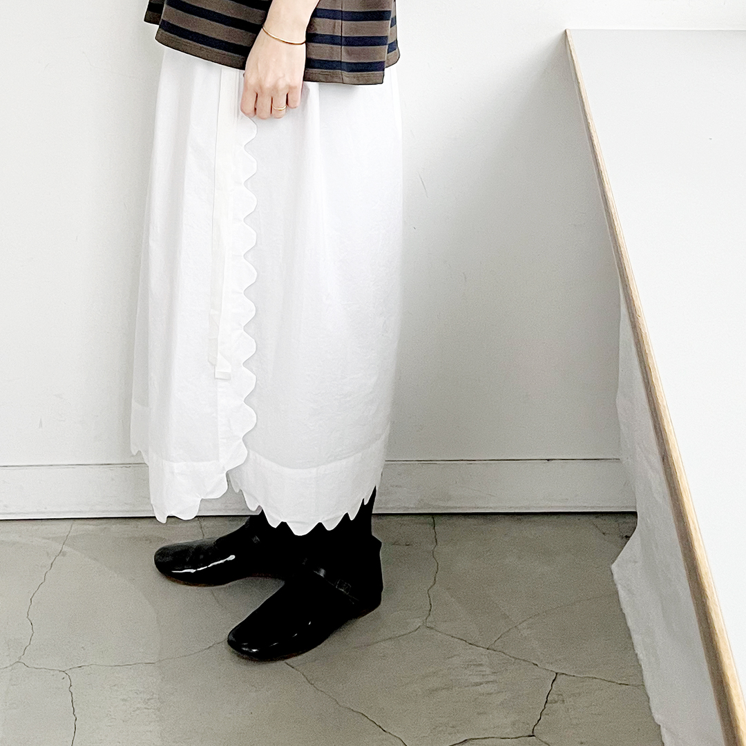 スカラップの巻きスカート コットンパピエ ホワイト　フリーサイズ